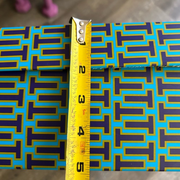 Tory Burch Patterned Box - Picture 8 of 8